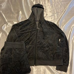 Grey velour sweatsuit skinny leg